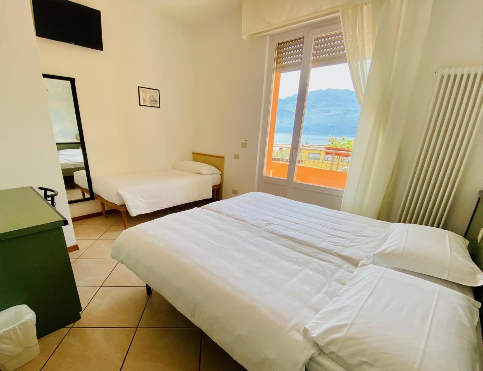 Hotel Ideal Малчезине Екстериор снимка