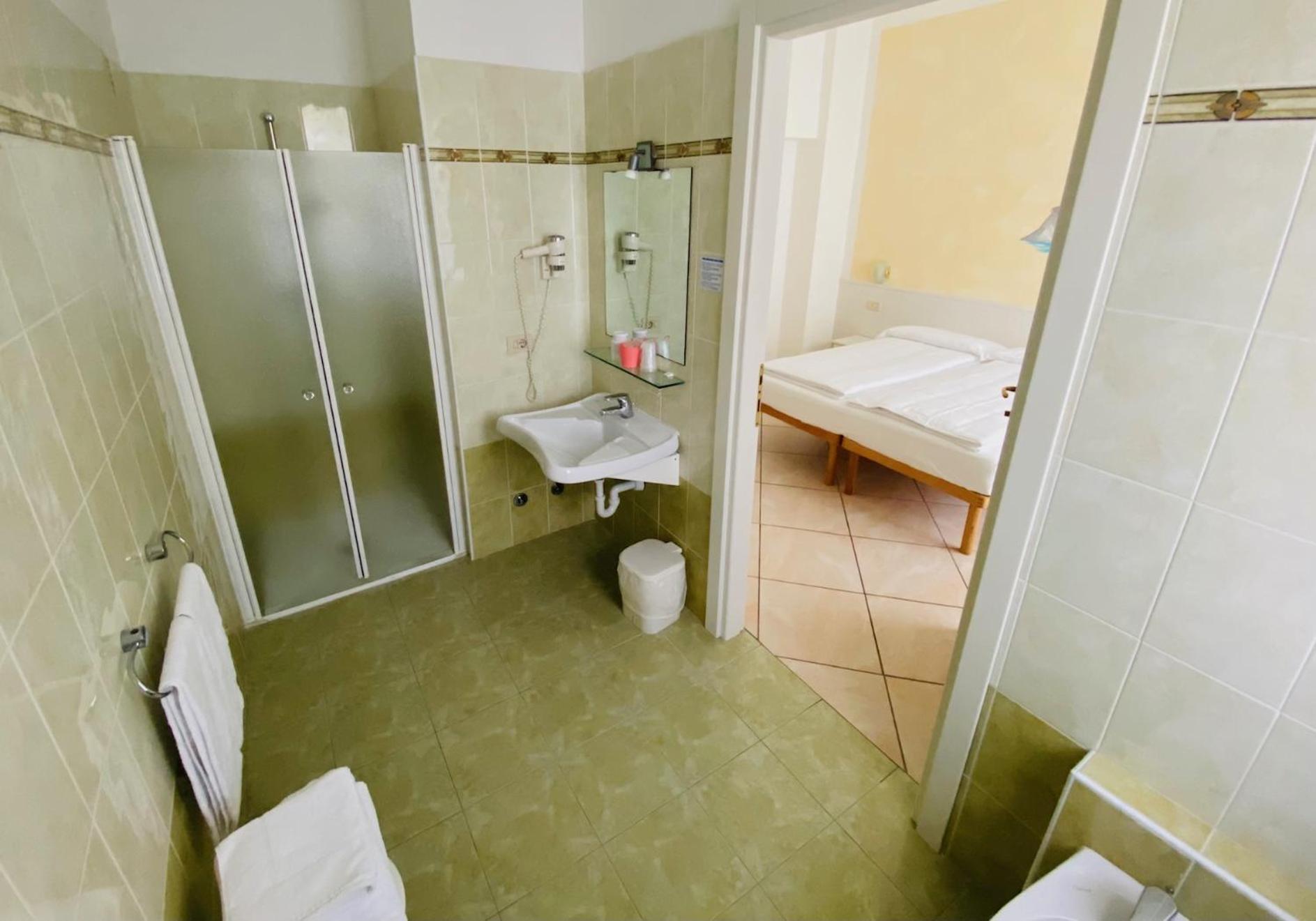 Hotel Ideal Малчезине Екстериор снимка