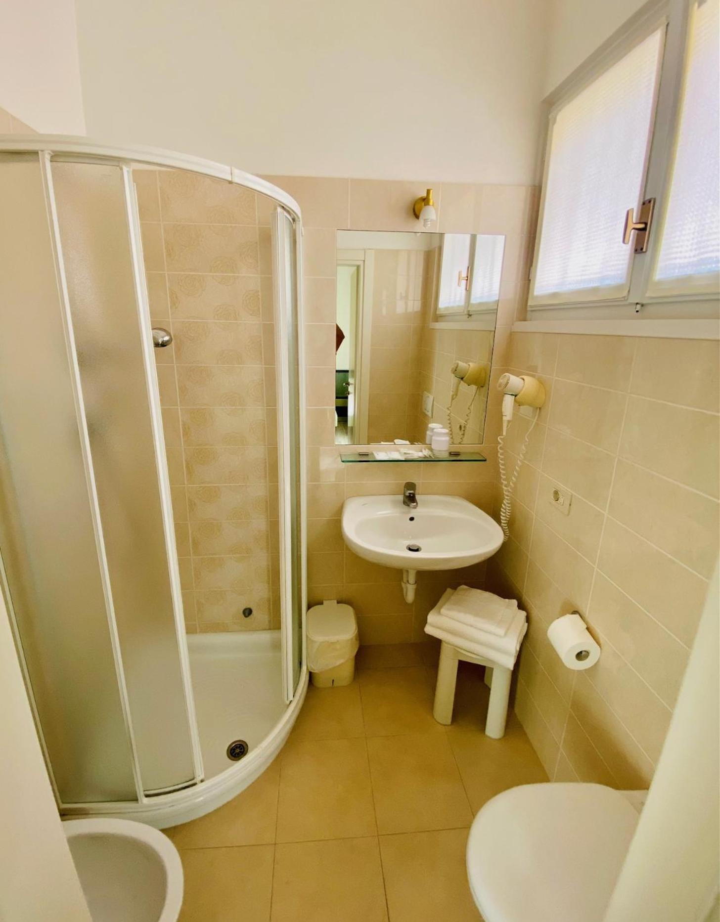 Hotel Ideal Малчезине Екстериор снимка