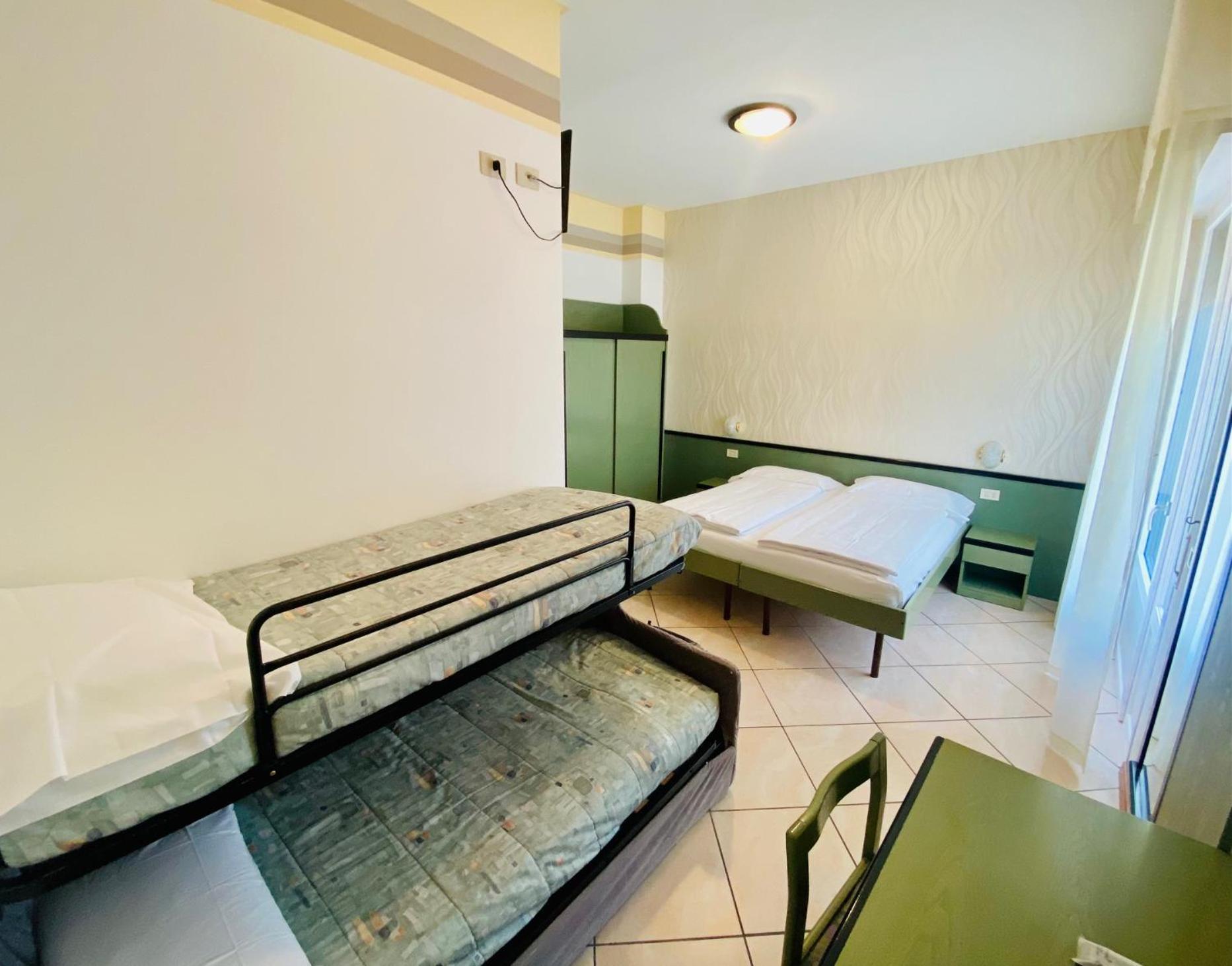 Hotel Ideal Малчезине Екстериор снимка