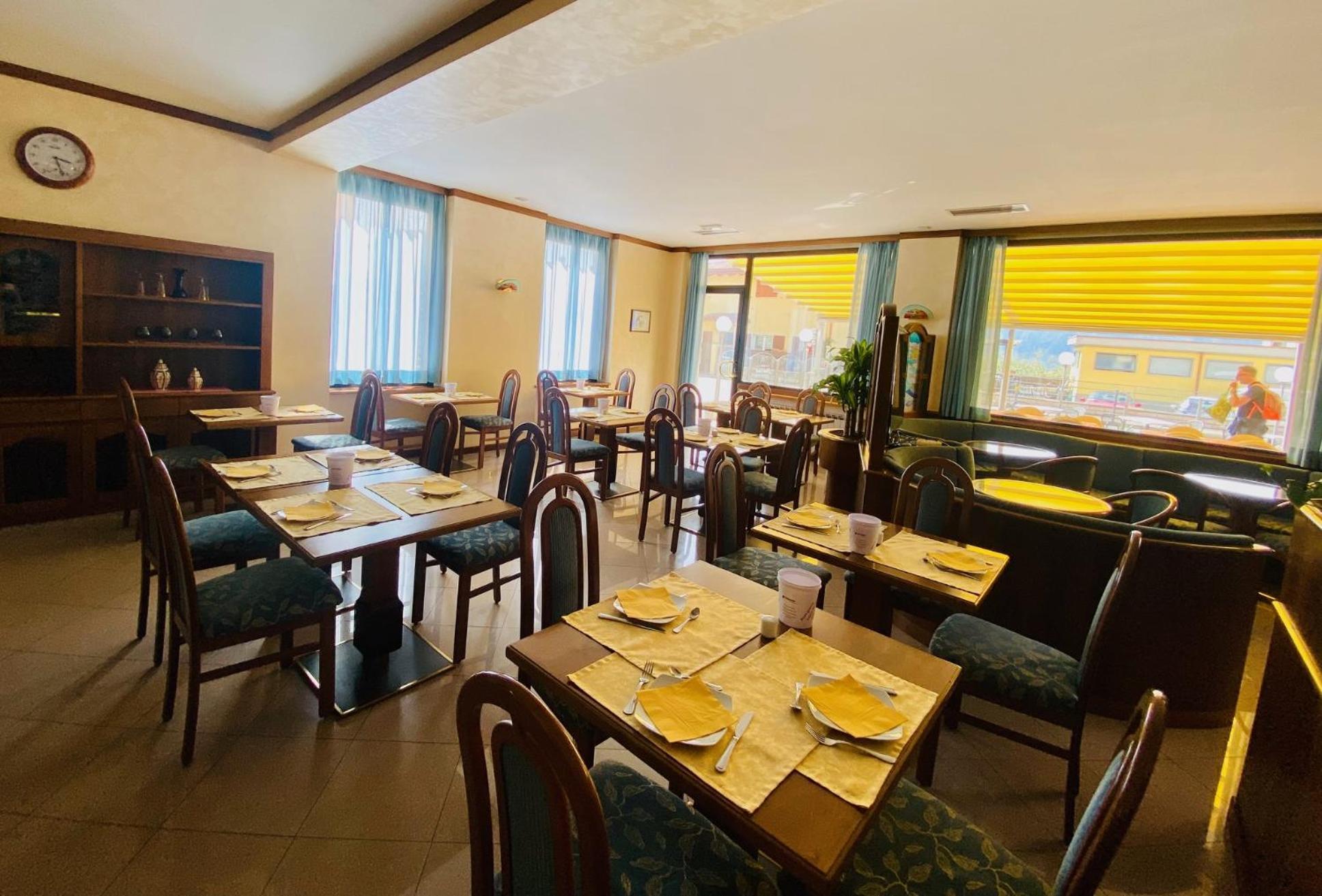 Hotel Ideal Малчезине Екстериор снимка