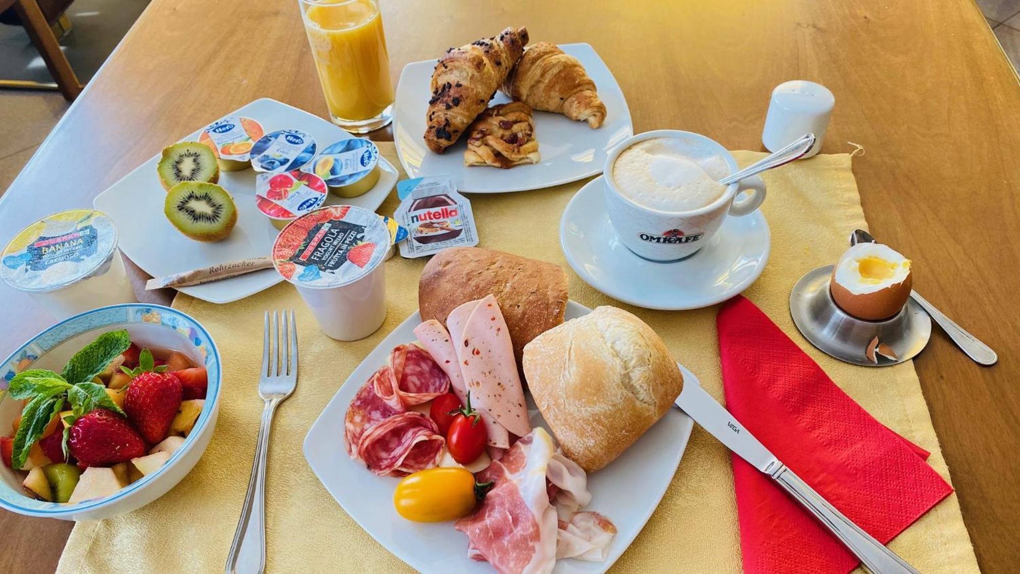 Hotel Ideal Малчезине Екстериор снимка