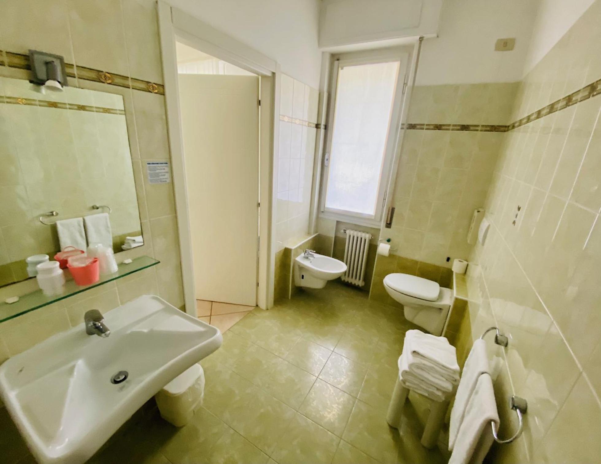 Hotel Ideal Малчезине Екстериор снимка
