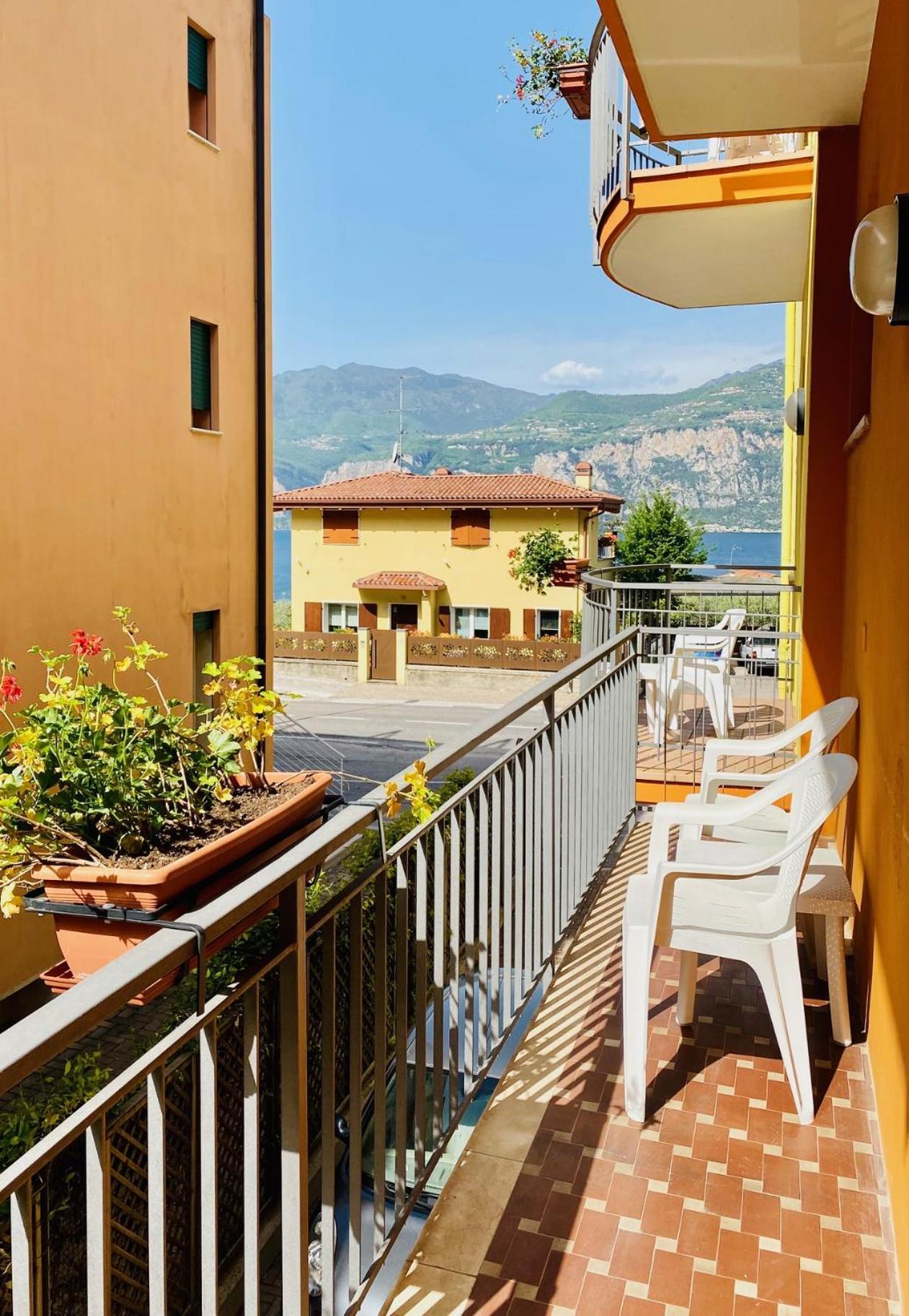 Hotel Ideal Малчезине Екстериор снимка
