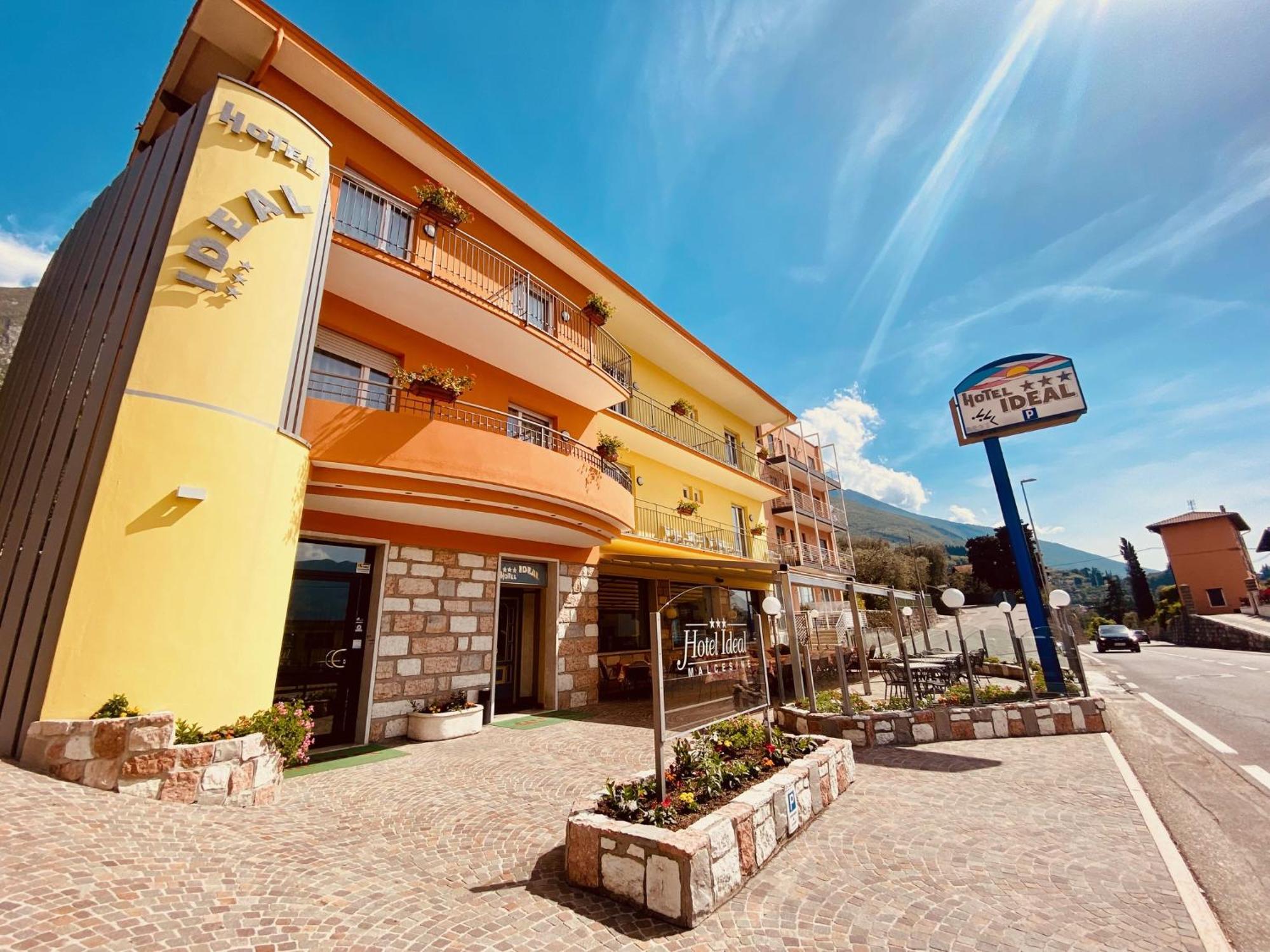 Hotel Ideal Малчезине Екстериор снимка